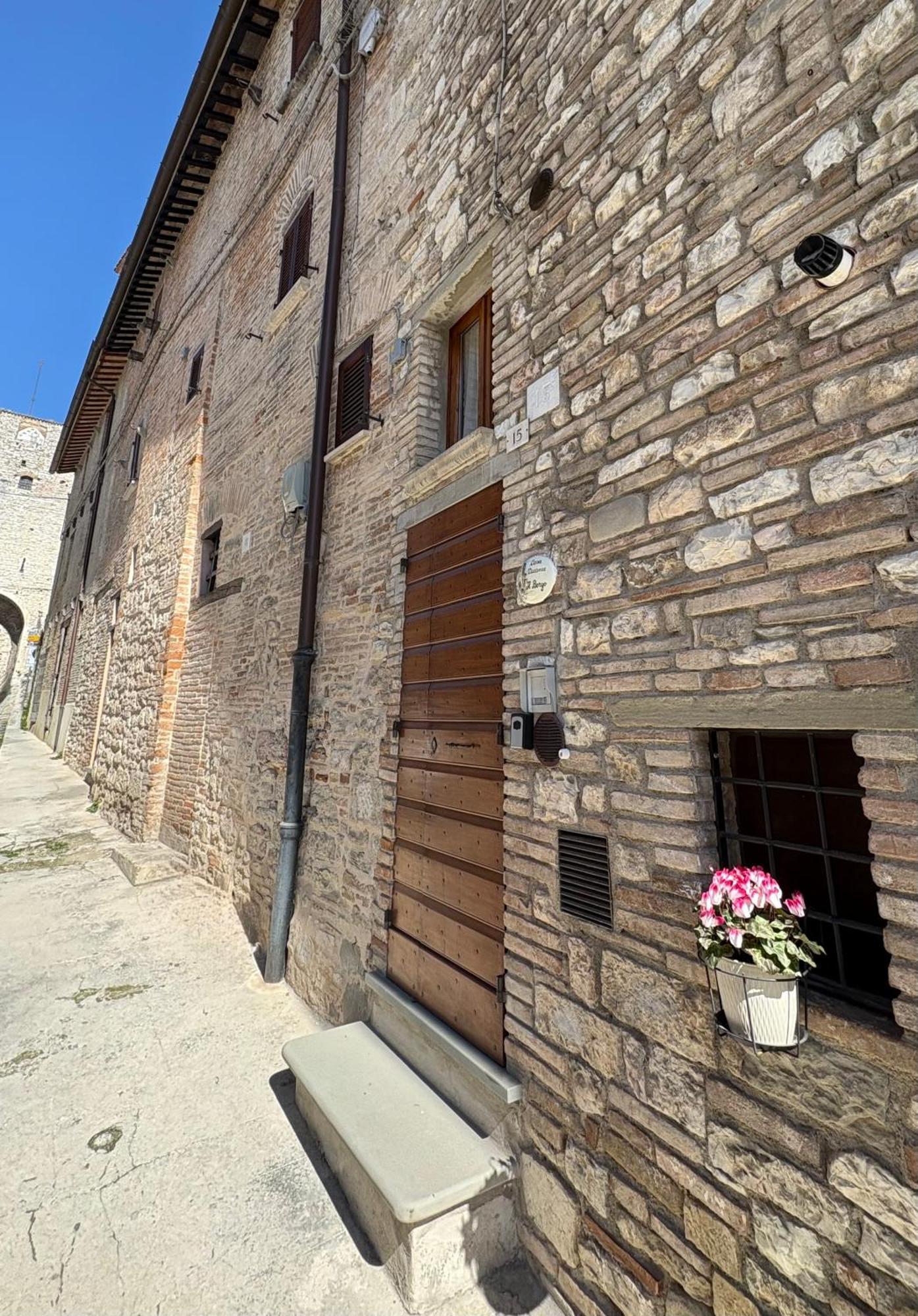 Casa Vacanze Il Borgo กุบบีโอ ภายนอก รูปภาพ